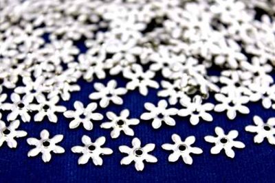 10 mm ORTADAN DELİK ÇİÇEK DESENLİ PUL, NİKEL KAPLAMA PİRİNÇ #124N - 2