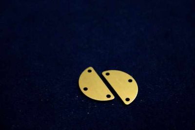10x20 mm DESENLİ ÜÇ DELİK PUL, HAM PİRİNÇ #965H - 2