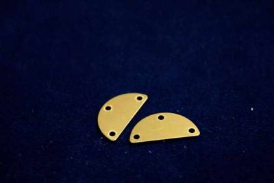 10x20 mm DESENLİ ÜÇ DELİK PUL, HAM PİRİNÇ #965H - 3