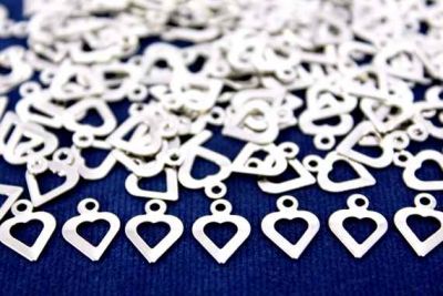 11x8 mm KALP DESENLİ TEK DELİK PUL, NİKEL KAPLAMA PİRİNÇ #557N - 2