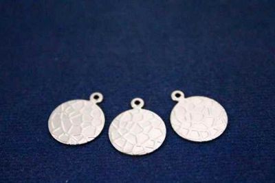 13 mm DESENLİ YUVARLAK TEK DELİK PUL, NİKEL KAPLAMA #129N - 2