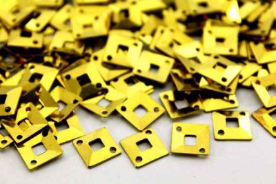 9x9 mm KARE DESENLİ İKİ DELİKLİ PUL, HAM PİRİNÇ #383H - 2