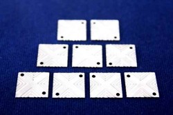 13x13 mm KARE İKİ DELİK DESENLİ PUL, NİKEL KAPLAMA PİRİNÇ #433N - Thumbnail