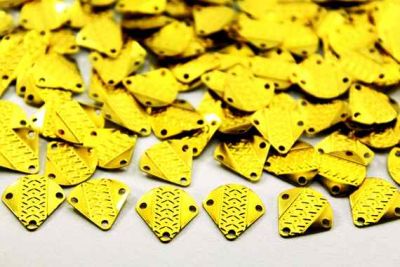 13x13 mm DESENLİ ÜÇ DELİKLİ PUL, HAM PİRİNÇ #645H - 2