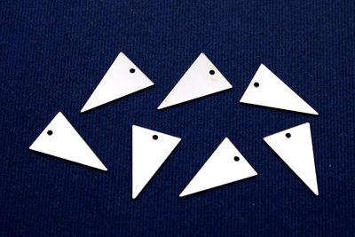 13x20 mm ÜÇGEN DESENLİ PUL, NİKEL KAPLAMA PİRİNÇ #1586N - 2