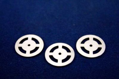 16 mm DESENLİ YUVARLAK ORTADAN DELİK PUL, NİKEL KAPLAMA #153N - 2
