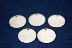 16 mm TUĞRA DESENLİ YUVARLAK TEK DELİK PUL, NİKEL KAPLAMA, PRİNÇ #138N - ERTÜRK