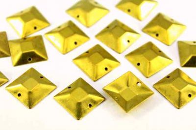 16x16 mm DESENLİ KARE İKİ DELİK PUL, HAM PİRİNÇ #569H - 2