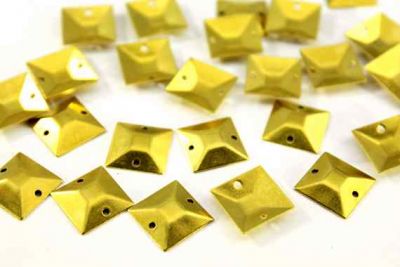 13x13 mm DESENLİ KARE İKİ DELİK PUL, HAM PİRİNÇ #571H - 2