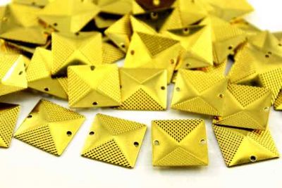 16x16 mm DESENLİ KARE İKİ DELİK PUL, HAM PİRİNÇ #570H - 2