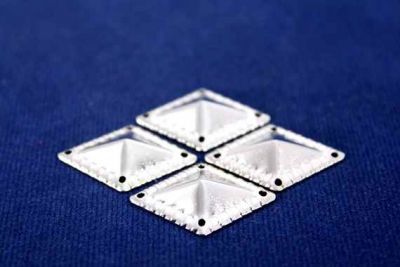 16x24 mm BAKLAVA DESENLİ DÖRT DELİK PUL, NİKEL KAPLAMA, PRİNÇ #589N - 2
