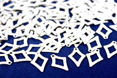 17x12 mm ÜÇGEN DESENLİ TEK DELİK DÜZ PUL, NİKEL KAPLAMA, PİRİNÇ #646N - 2