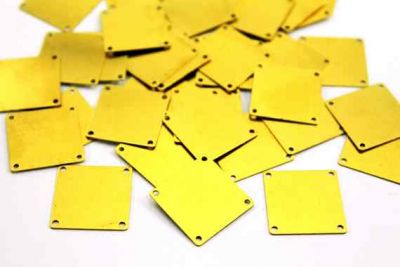 20x20 mm KARE DÖRT DELİKLİ PUL, HAM PİRİNÇ #669H - 2