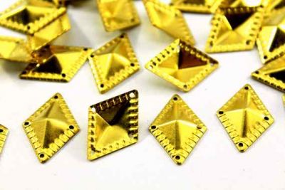 16x24 mm BAKLAVA DESENLİ DÖRT DELİK PUL, HAM PİRİNÇ #589H - 2