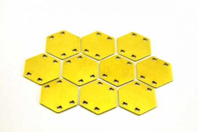 20x20 mm ALTIGEN DESENLİ DÖRT DELİK PUL, HAM PİRİNÇ #987H - 2