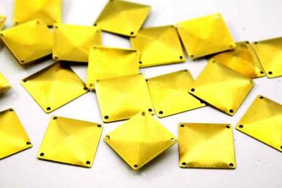 20x20 mm KARE DÖRT DELİKLİ PUL, HAM PİRİNÇ #616H-DÖRT-DELİK - 2