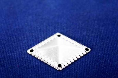 24x33 mm BAKLAVA DESENLİ DÖRT DELİK PUL, NİKEL KAPLAMA, PRİNÇ #590N - 2