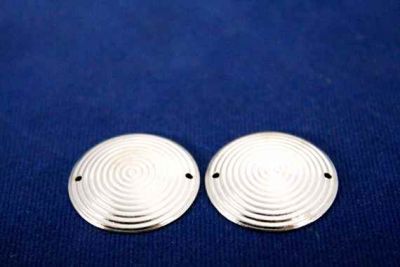 25 mm DESENLİ YUVARLAK İKİ DELİKLİ BOMBELİ PUL, NİKEL KAPLAMA #667N - 2