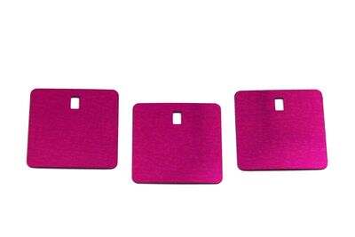 27.5x27.5 mm KARE MODEL PLASTİK PUL PAYET, PANO PULU, 2.6x4.3 mm DİKDÖRTGEN DELİK, FUŞYA RENK - 2