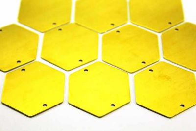 30x30 mm ALTIGEN DESENLİ İKİ DELİK PUL, HAM PİRİNÇ #980H - 2