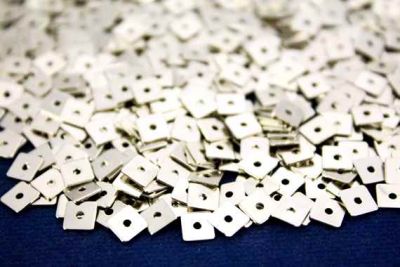 5x5 mm KARE DESENLİ ORTADAN DELİKLİ PUL, NİKEL KAPLAMA #388-1N - 2