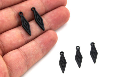 6x22 mm BAKLAVA DESENLİ SALLANTI ZAMAK DÖKÜM, SİYAH RENK - 2