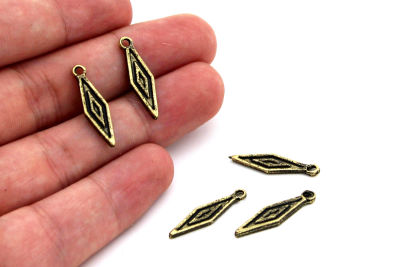 6x22 mm BAKLAVA DESENLİ SALLANTI ZAMAK DÖKÜM, ANTİK SARI RENK - 2