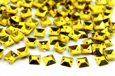 8x8 mm DESENLİ KARE İKİ DELİK PUL, HAM PİRİNÇ #827H - 2