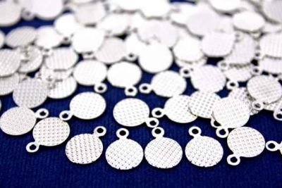 8 mm YUVARLAK TEK DELİK DESENLİ PUL, NİKEL KAPLAMA PİRİNÇ #95N - 2