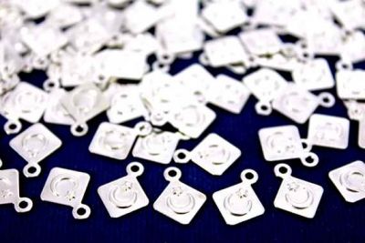 9x12 mm KULPLU KARE DESENLİ PUL, NİKEL KAPLAMA PİRİNÇ #1124N - 2