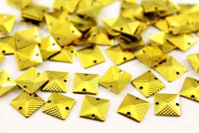9x9 mm DESENLİ KARE İKİ DELİK PUL, HAM PİRİNÇ #508H - 2